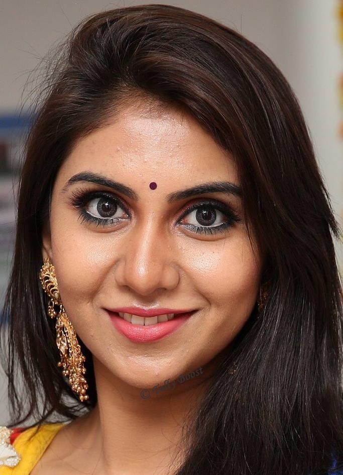 Telugu Serial Actress Keerti Oily Face Closeup Smiling Gallery